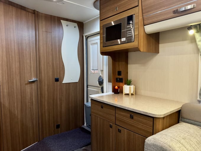 2025 Compass Corona 462