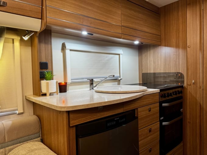 2025 Compass Corona 462