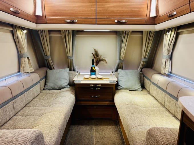 2025 Compass Corona 462