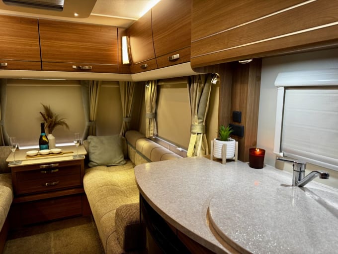 2025 Compass Corona 462