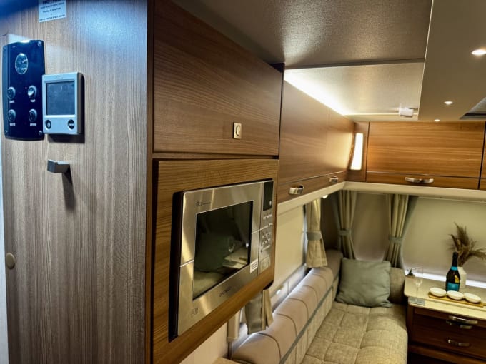 2025 Compass Corona 462