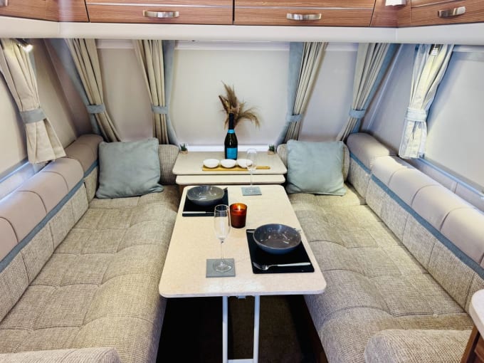 2025 Compass Corona 462