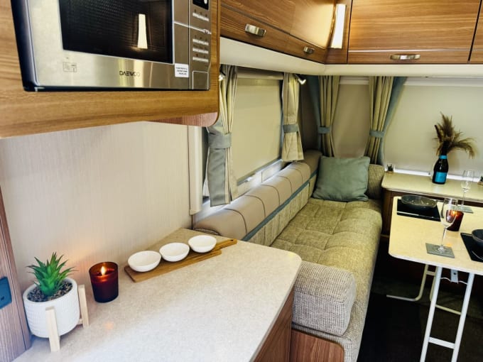 2025 Compass Corona 462