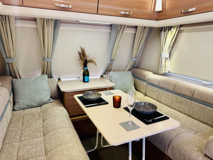 2025 Compass Corona 462
