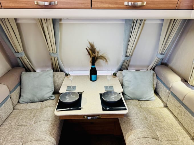 2025 Compass Corona 462