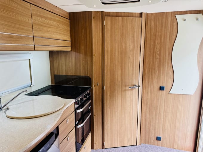 2025 Compass Corona 462
