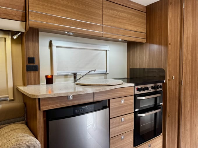 2025 Compass Corona 462