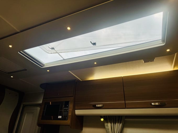 2025 Compass Corona 462