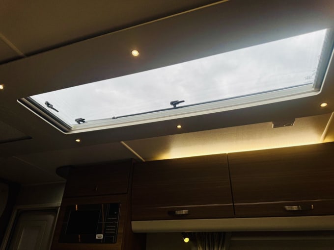 2025 Compass Corona 462