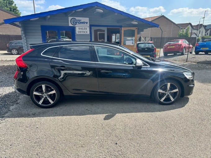 2024 Volvo V40