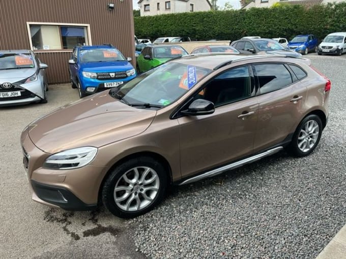 2024 Volvo V40