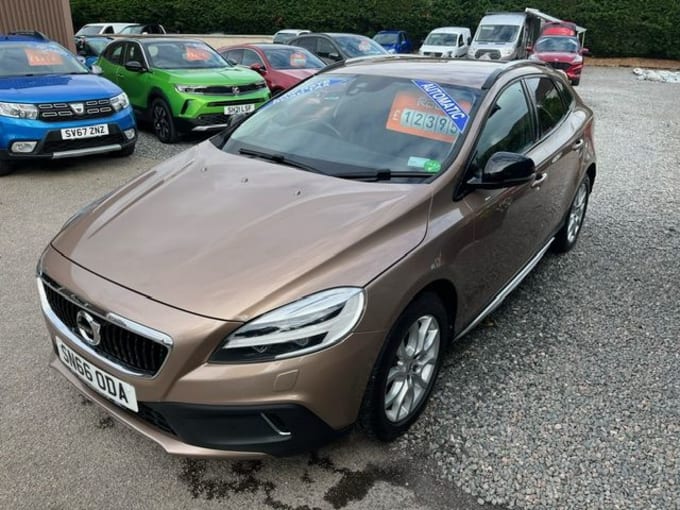 2024 Volvo V40