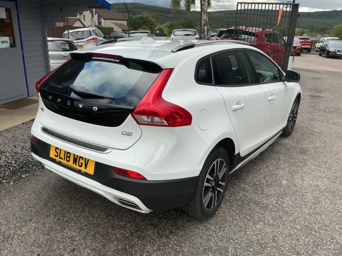 2025 Volvo V40 Cross Country