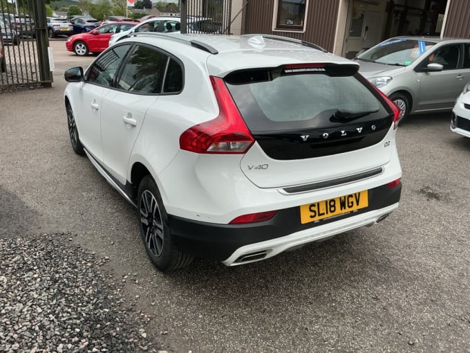 2025 Volvo V40 Cross Country