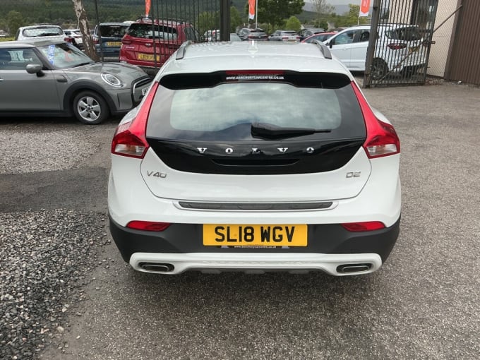 2025 Volvo V40 Cross Country