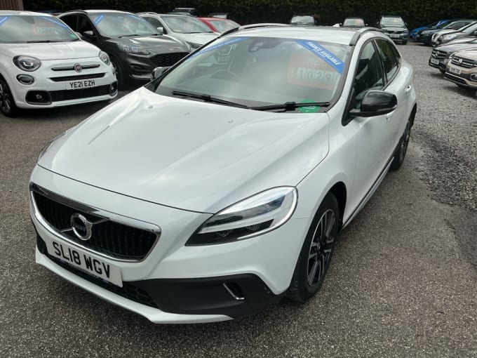2025 Volvo V40 Cross Country