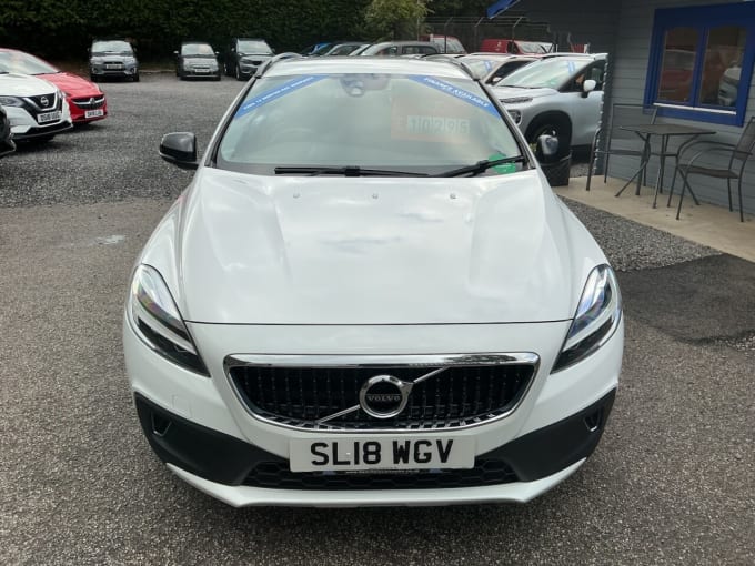 2025 Volvo V40 Cross Country