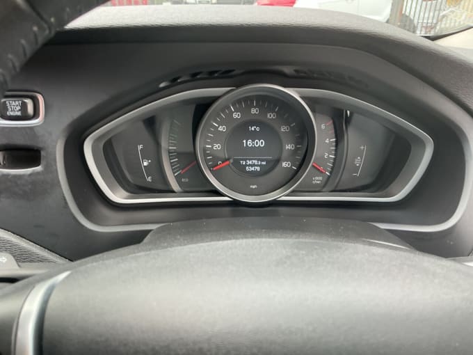 2025 Volvo V40 Cross Country