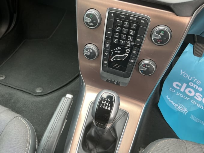 2025 Volvo V40 Cross Country