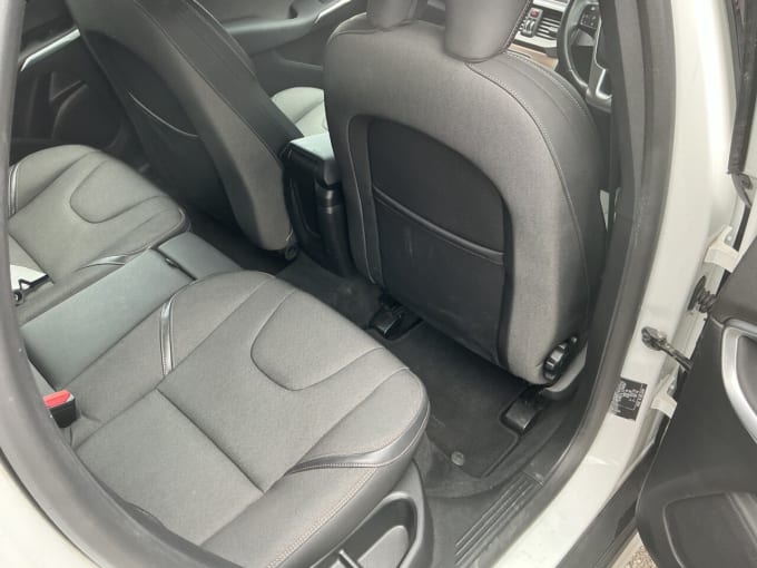 2025 Volvo V40 Cross Country