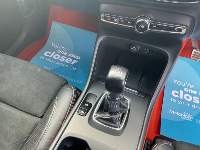 2025 Volvo Xc40