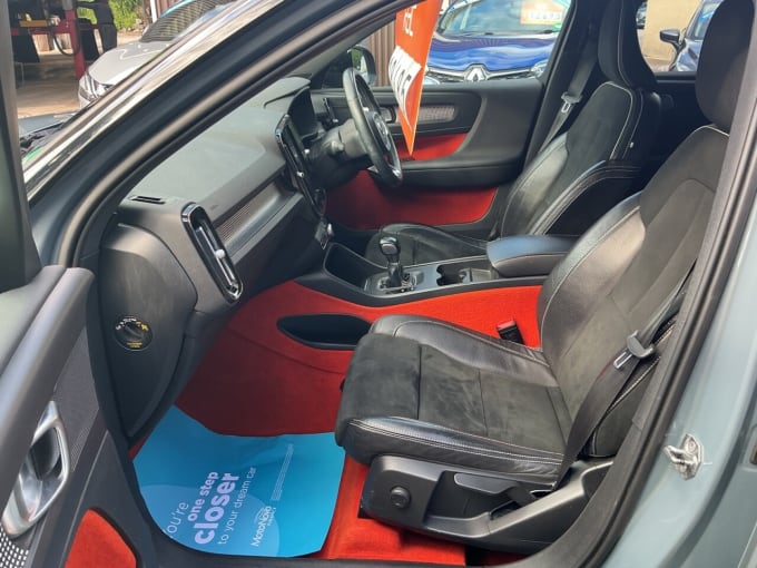 2025 Volvo Xc40