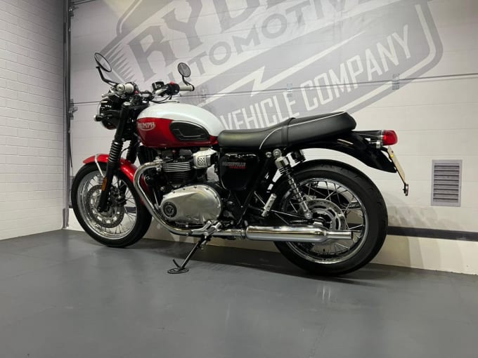 2024 Triumph Bonneville T100