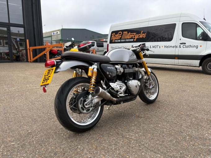 2025 Triumph Thruxton 1200 R