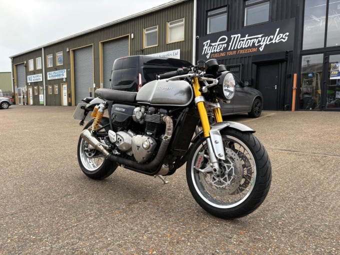 2025 Triumph Thruxton 1200 R