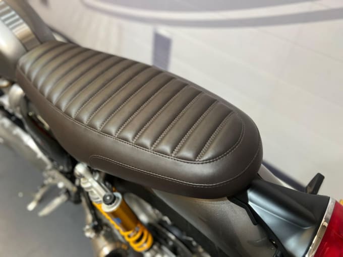2025 Triumph Thruxton 1200 R