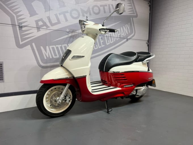 2025 Peugeot Django