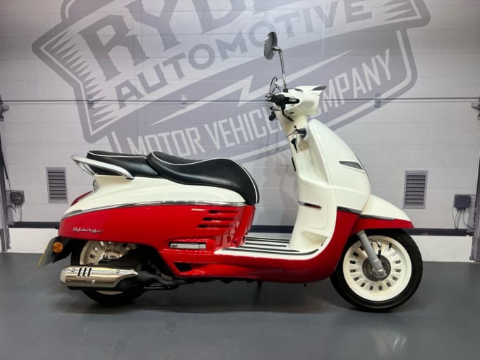 2025 Peugeot Django