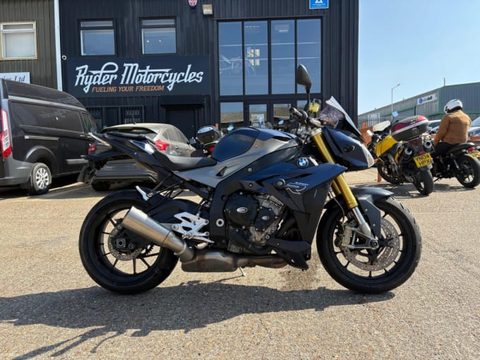2025 BMW S 1000 R