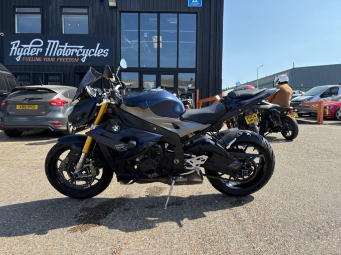 2025 BMW S 1000 R