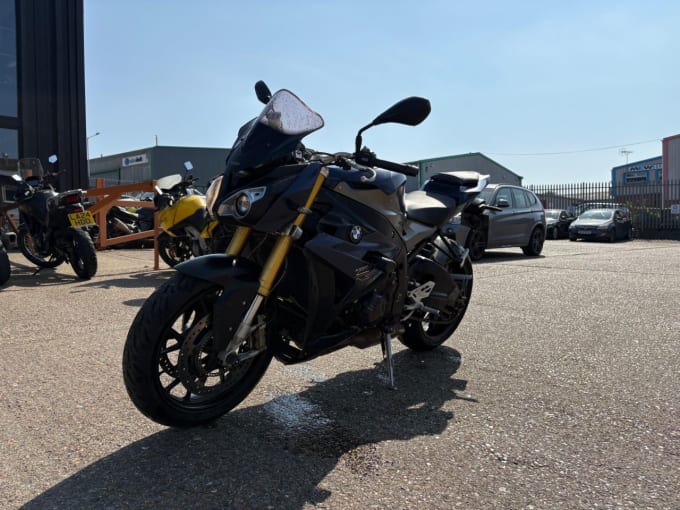 2025 BMW S 1000 R