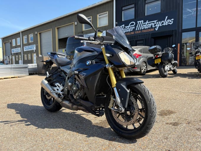 2025 BMW S 1000 R