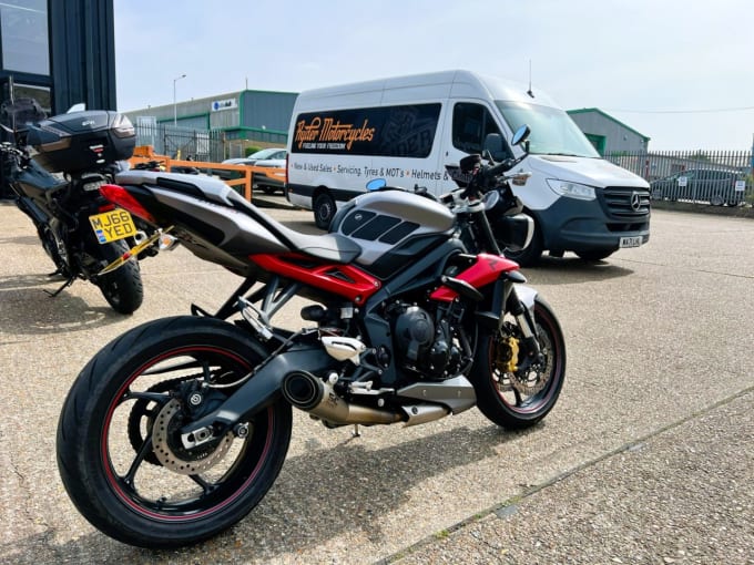 2025 Triumph Street Triple 675