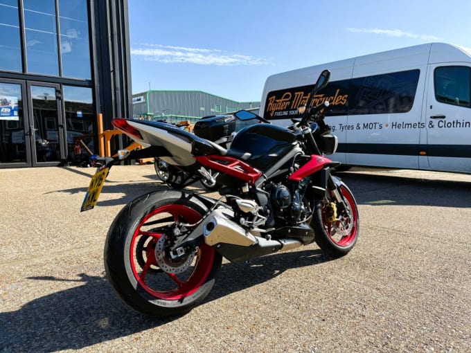2025 Triumph Street Triple 675