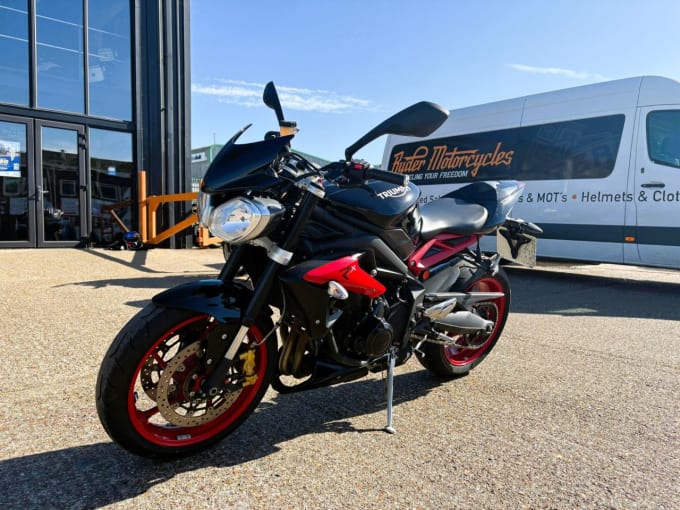 2025 Triumph Street Triple 675