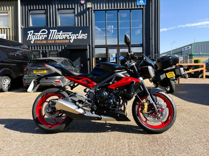 2025 Triumph Street Triple 675