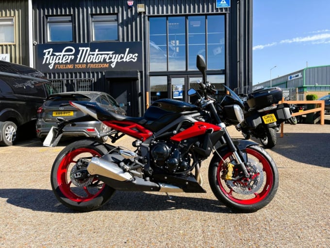 2025 Triumph Street Triple 675