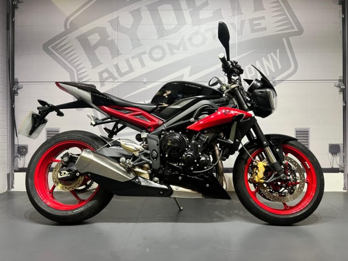 2025 Triumph Street Triple 675