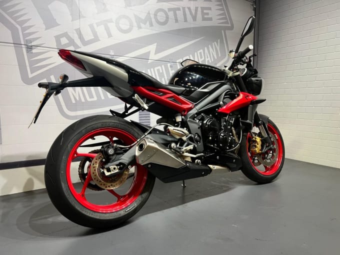 2025 Triumph Street Triple 675