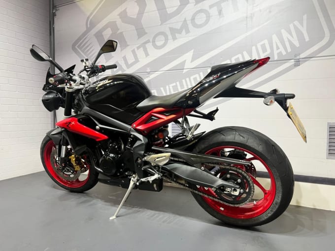 2025 Triumph Street Triple 675