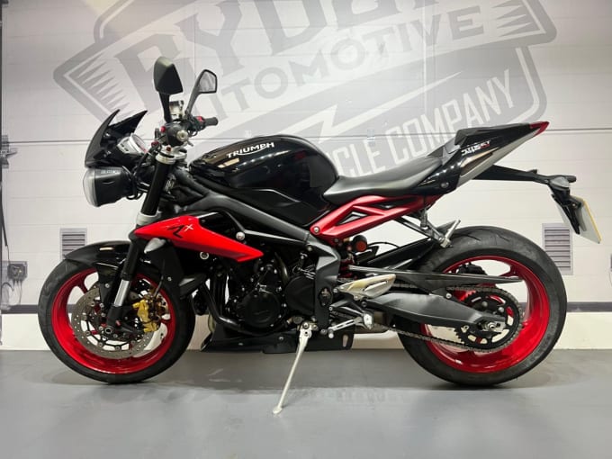 2025 Triumph Street Triple 675