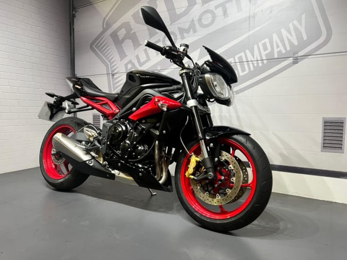 2025 Triumph Street Triple 675
