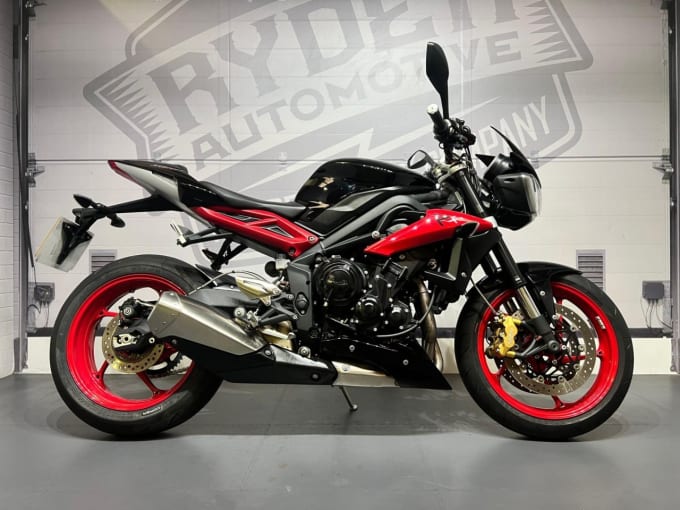 2025 Triumph Street Triple 675