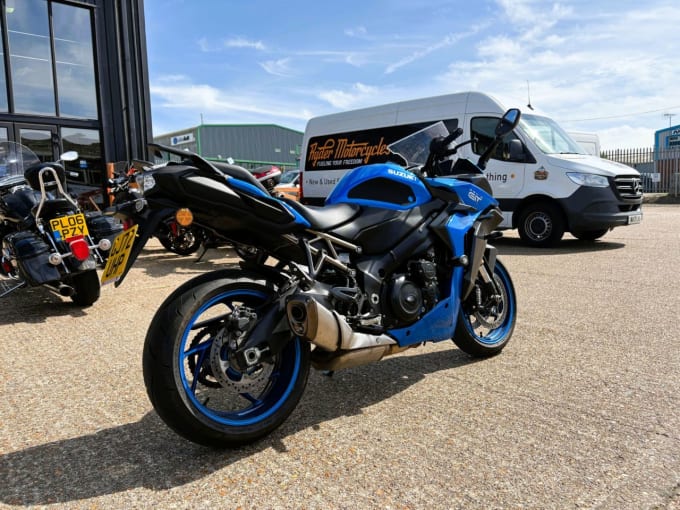 2025 Suzuki Gsx-s1000gt