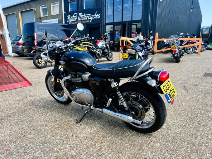 2025 Triumph Bonneville T100