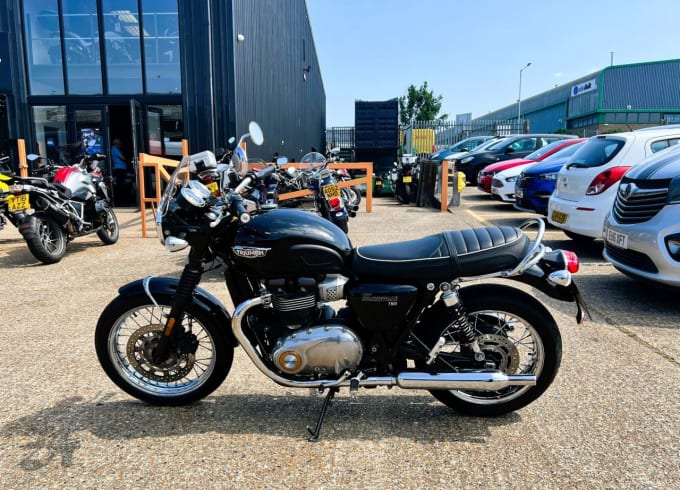 2025 Triumph Bonneville T100